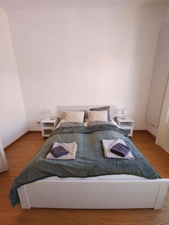 Center 1, Cozy 2br In The Center! Appartement